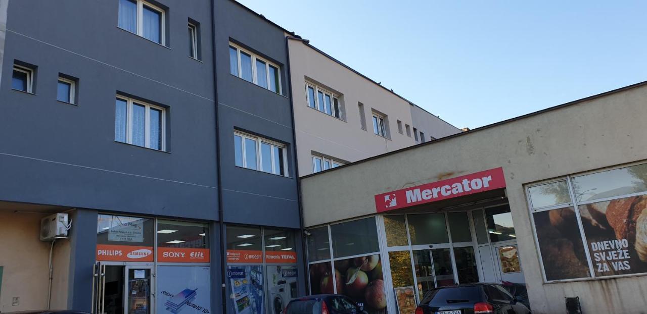 Trosoban Stan U Zenici Lejlighed Zenica Eksteriør billede